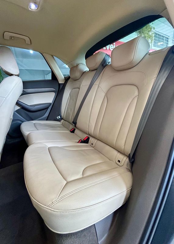 Audi Q3 2.0 TFSI Quat 170/180cv S-tronic 2013/2014 PC VEÍCULOS SANTA CRUZ DO SUL / Carros no Vale