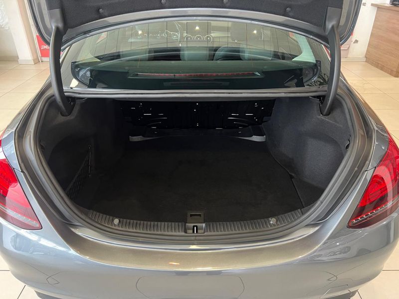 Mercedes-Benz C-200 1.5 TB 16V 183cv (Híbrido) 2018/2019 PC VEÍCULOS SANTA CRUZ DO SUL / Carros no Vale
