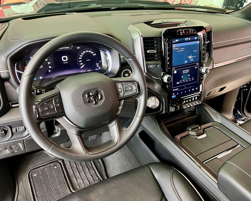RAM 1500 LIMITED NIGHT EDITION 5.7 4×4 2024/2024 PC VEÍCULOS SANTA CRUZ DO SUL / Carros no Vale