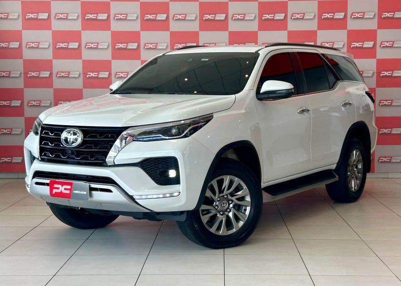 Toyota Hilux SW4 SRX 4×4 2.8 TDI 16V Dies 2023/2024 PC VEÍCULOS SANTA CRUZ DO SUL / Carros no Vale