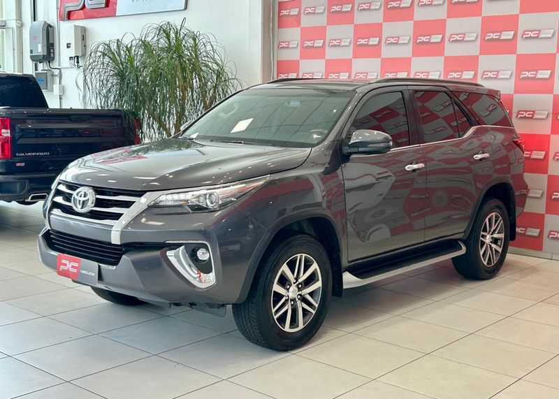 Toyota Hilux SW4 SRX 4×4 2.8 TDI 16V Dies 2018/2019 PC VEÍCULOS SANTA CRUZ DO SUL / Carros no Vale