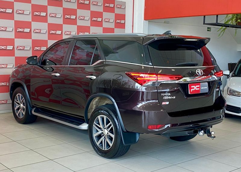 Toyota Hilux SW4 SRX 4×4 2.8 TDI 16V Dies 2017/2018 PC VEÍCULOS SANTA CRUZ DO SUL / Carros no Vale