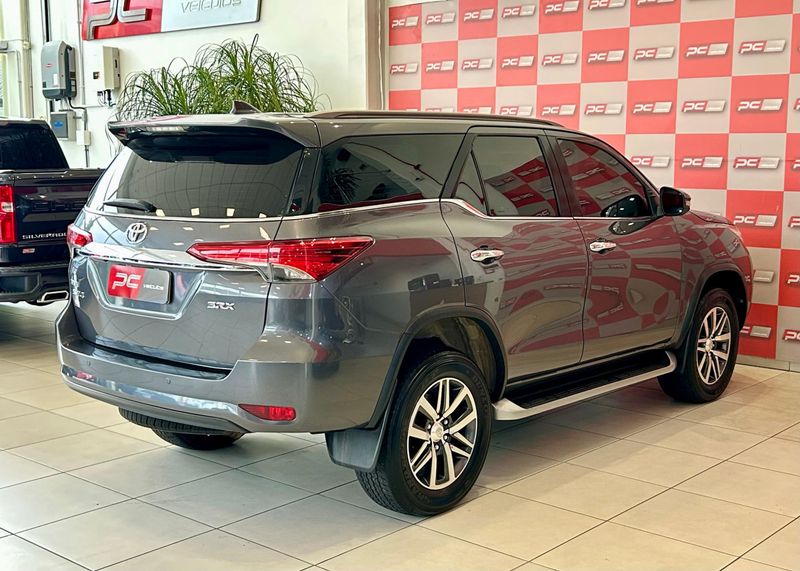 Toyota Hilux SW4 SRX 4×4 2.8 TDI 16V Dies 2018/2019 PC VEÍCULOS SANTA CRUZ DO SUL / Carros no Vale