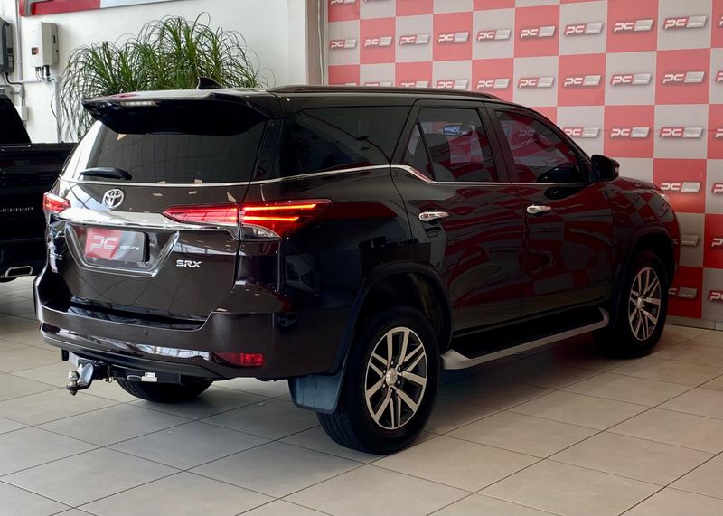 Toyota Hilux SW4 SRX 4×4 2.8 TDI 16V Dies 2017/2018 PC VEÍCULOS SANTA CRUZ DO SUL / Carros no Vale