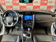 Toyota Hilux SW4 SRX 4×4 2.8 TDI 16V Dies 2023/2024 PC VEÍCULOS SANTA CRUZ DO SUL / Carros no Vale