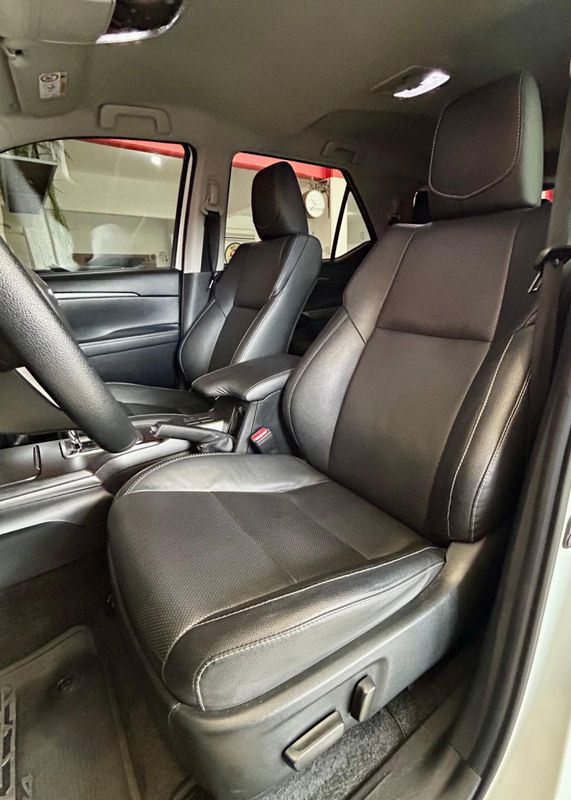 Toyota Hilux SW4 SRX 4×4 2.8 TDI 16V Dies 2023/2024 PC VEÍCULOS SANTA CRUZ DO SUL / Carros no Vale