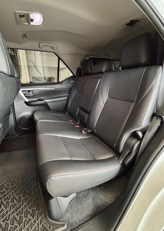 Toyota Hilux SW4 SRX 4×4 2.8 TDI 16V Dies 2023/2024 PC VEÍCULOS SANTA CRUZ DO SUL / Carros no Vale