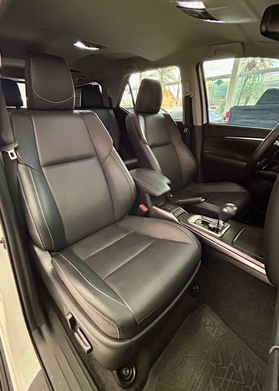 Toyota Hilux SW4 SRX 4×4 2.8 TDI 16V Dies 2023/2024 PC VEÍCULOS SANTA CRUZ DO SUL / Carros no Vale