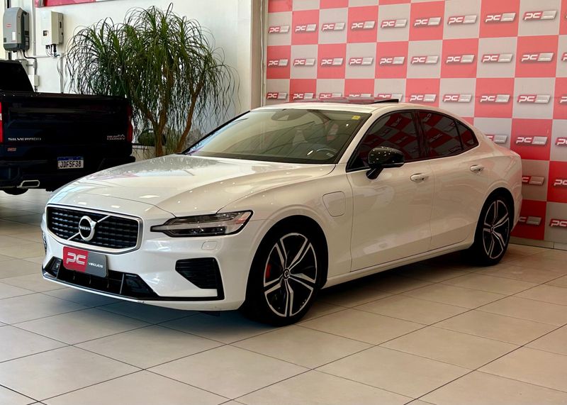 Volvo S60 T-8 R-DESIGN 2.0 407cv (Híbrido) 2020/2020 PC VEÍCULOS SANTA CRUZ DO SUL / Carros no Vale