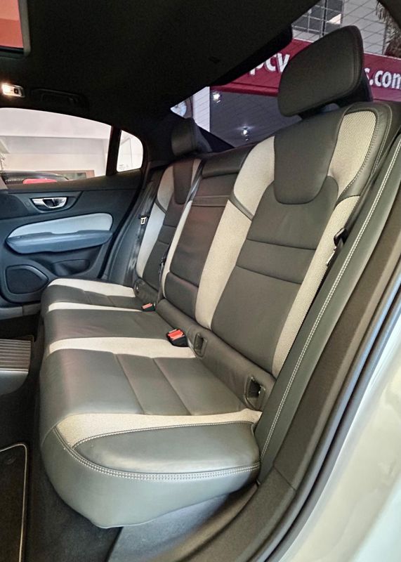 Volvo S60 T-8 R-DESIGN 2.0 407cv (Híbrido) 2020/2020 PC VEÍCULOS SANTA CRUZ DO SUL / Carros no Vale