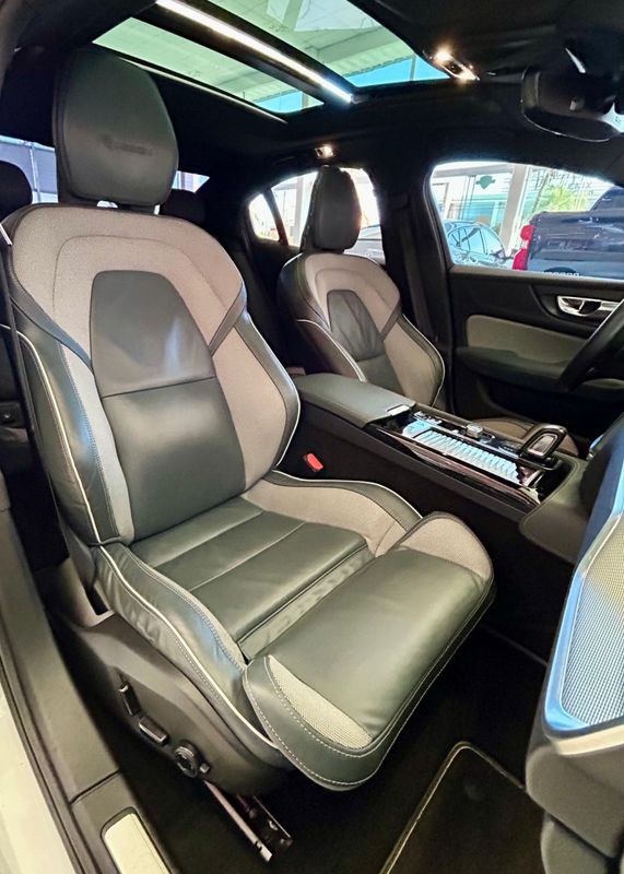 Volvo S60 T-8 R-DESIGN 2.0 407cv (Híbrido) 2020/2020 PC VEÍCULOS SANTA CRUZ DO SUL / Carros no Vale