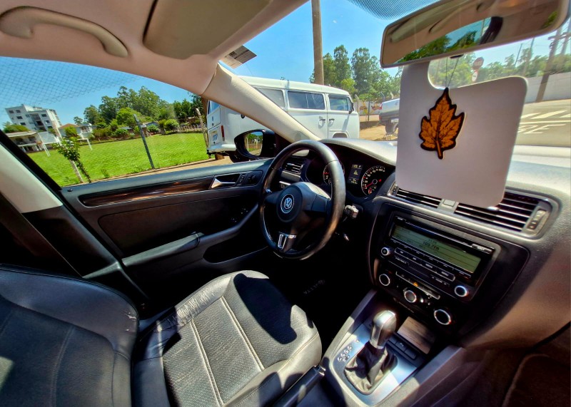 VOLKSWAGEN JETTA 2.0 TRENDLINE FLEX 4P TIPTRONIC 2011/2011 CRUZEIRO MULTIMARCAS CRUZEIRO DO SUL / Carros no Vale