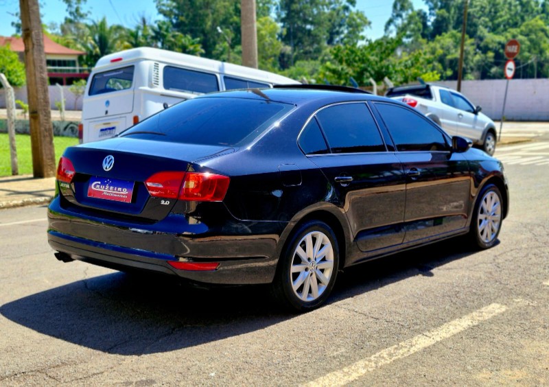 VOLKSWAGEN JETTA 2.0 TRENDLINE FLEX 4P TIPTRONIC 2011/2011 CRUZEIRO MULTIMARCAS CRUZEIRO DO SUL / Carros no Vale