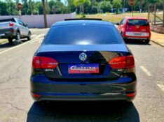 VOLKSWAGEN JETTA 2.0 TRENDLINE FLEX 4P TIPTRONIC 2011/2011 CRUZEIRO MULTIMARCAS CRUZEIRO DO SUL / Carros no Vale