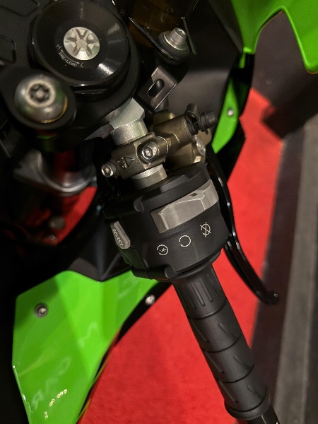 KAWASAKI NINJA ZX-10 R /2024 EXCLUSIVO VEÍCULOS SANTA CRUZ DO SUL / Carros no Vale