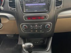 KIA SORENTO 2.4 EX2 4X2 16V 2015/2015 TIAGO AUTOMÓVEIS VENÂNCIO AIRES / Carros no Vale