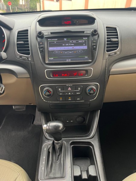 KIA SORENTO 2.4 EX2 4X2 16V 2015/2015 TIAGO AUTOMÓVEIS VENÂNCIO AIRES / Carros no Vale