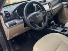 KIA SORENTO 2.4 EX2 4X2 16V 2015/2015 TIAGO AUTOMÓVEIS VENÂNCIO AIRES / Carros no Vale