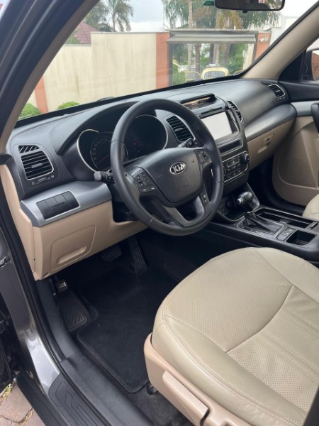 KIA SORENTO 2.4 EX2 4X2 16V 2015/2015 TIAGO AUTOMÓVEIS VENÂNCIO AIRES / Carros no Vale