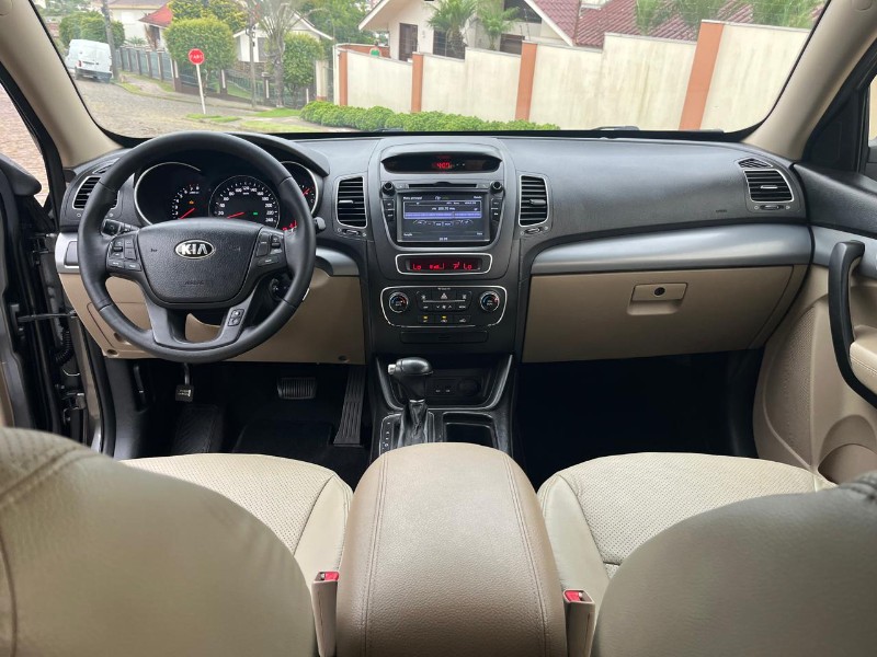 KIA SORENTO 2.4 EX2 4X2 16V 2015/2015 TIAGO AUTOMÓVEIS VENÂNCIO AIRES / Carros no Vale
