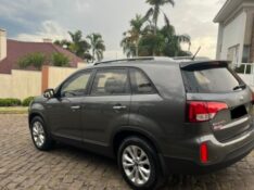 KIA SORENTO 2.4 EX2 4X2 16V 2015/2015 TIAGO AUTOMÓVEIS VENÂNCIO AIRES / Carros no Vale