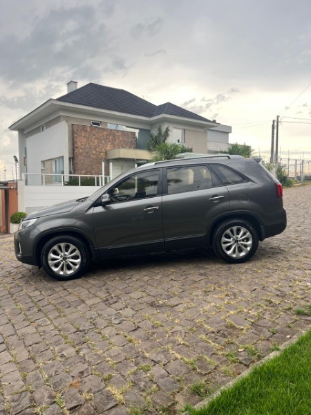KIA SORENTO 2.4 EX2 4X2 16V 2015/2015 TIAGO AUTOMÓVEIS VENÂNCIO AIRES / Carros no Vale