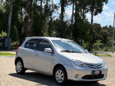 TOYOTA ETIOS 1.3 XS 2013 2013/2013 NEURI VEÍCULOS LAJEADO / Carros no Vale