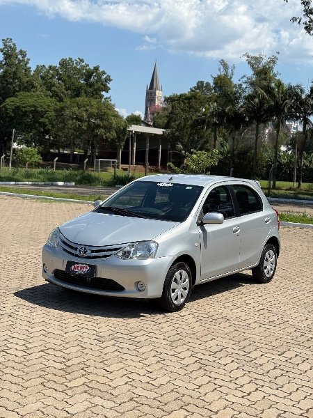 TOYOTA ETIOS 1.3 XS 2013 2013/2013 NEURI VEÍCULOS LAJEADO / Carros no Vale