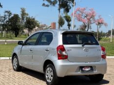 TOYOTA ETIOS 1.3 XS 2013 2013/2013 NEURI VEÍCULOS LAJEADO / Carros no Vale