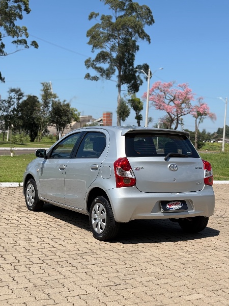 TOYOTA ETIOS 1.3 XS 2013 2013/2013 NEURI VEÍCULOS LAJEADO / Carros no Vale