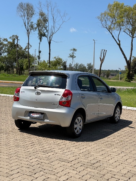 TOYOTA ETIOS 1.3 XS 2013 2013/2013 NEURI VEÍCULOS LAJEADO / Carros no Vale