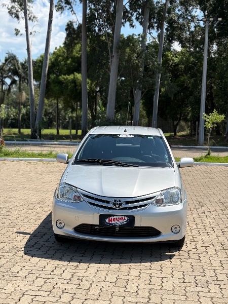 TOYOTA ETIOS 1.3 XS 2013 2013/2013 NEURI VEÍCULOS LAJEADO / Carros no Vale