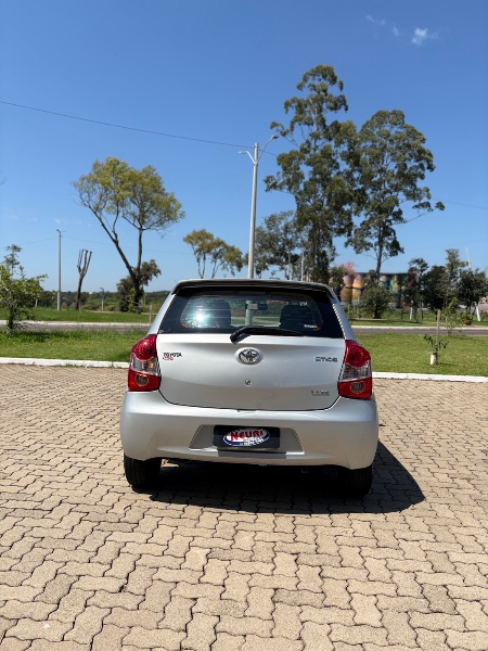 TOYOTA ETIOS 1.3 XS 2013 2013/2013 NEURI VEÍCULOS LAJEADO / Carros no Vale