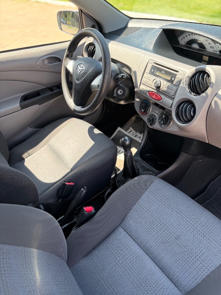 TOYOTA ETIOS 1.3 XS 2013 2013/2013 NEURI VEÍCULOS LAJEADO / Carros no Vale