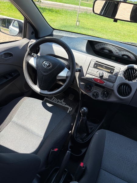 TOYOTA ETIOS 1.3 XS 2013 2013/2013 NEURI VEÍCULOS LAJEADO / Carros no Vale