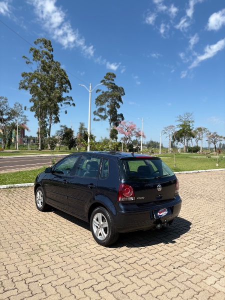 VOLKSWAGEN POLO 1.6 MI 8V TOTAL FLEX 2011/2011 NEURI VEÍCULOS LAJEADO / Carros no Vale