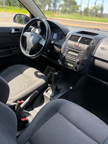 VOLKSWAGEN POLO 1.6 MI 8V TOTAL FLEX 2011/2011 NEURI VEÍCULOS LAJEADO / Carros no Vale