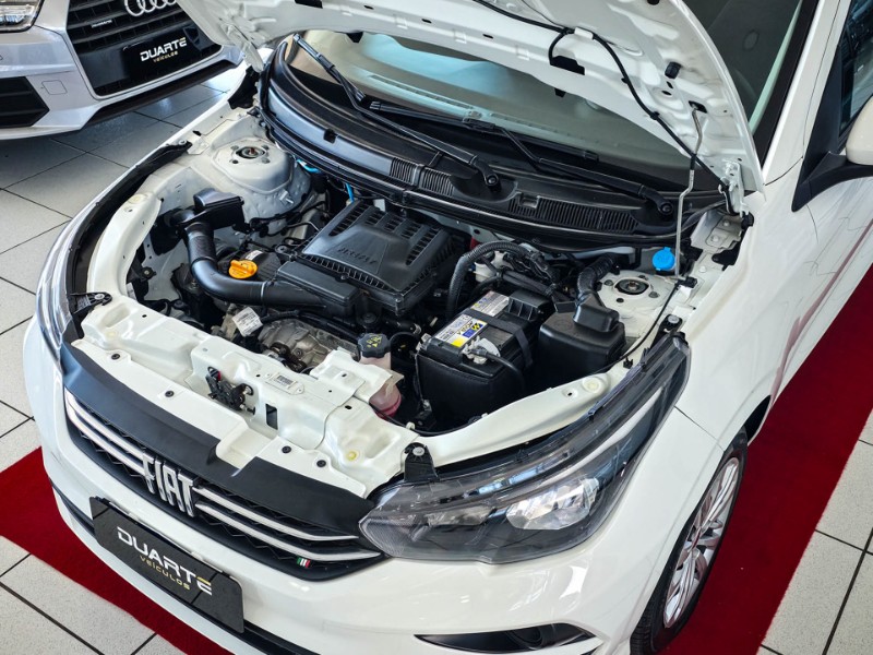 FIAT CRONOS 1.3 DRIVE 8V FLEX 4P MANUAL 2024/2024 DUARTE VEÍCULOS PORTO ALEGRE / Carros no Vale