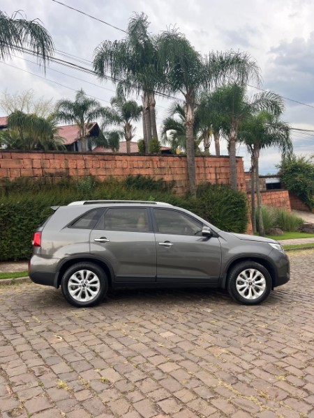 KIA SORENTO 2.4 EX2 4X2 16V 2015/2015 TIAGO AUTOMÓVEIS VENÂNCIO AIRES / Carros no Vale