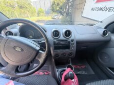 FORD FIESTA 1.6 2005/2005 ELY AUTOMÓVEIS LAJEADO / Carros no Vale