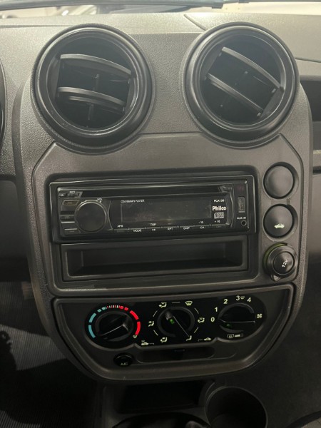 FORD KA 1.0 8V 2011/2011 TIAGO AUTOMÓVEIS VENÂNCIO AIRES / Carros no Vale