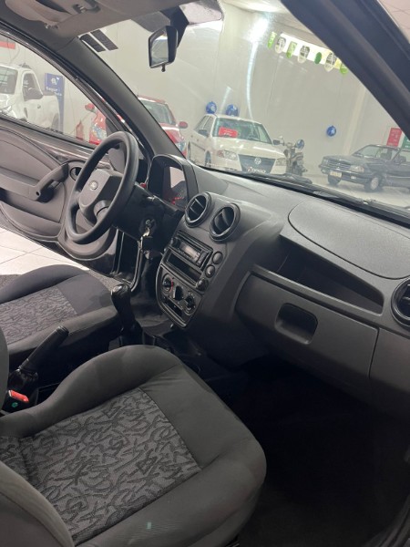 FORD KA 1.0 8V 2011/2011 TIAGO AUTOMÓVEIS VENÂNCIO AIRES / Carros no Vale