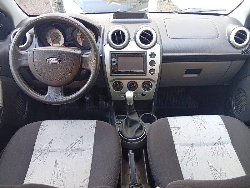FORD FIESTA FLEX 1.0 COMPLETO 2009/2009 ALTERNATIVA VEÍCULOS LAJEADO / Carros no Vale