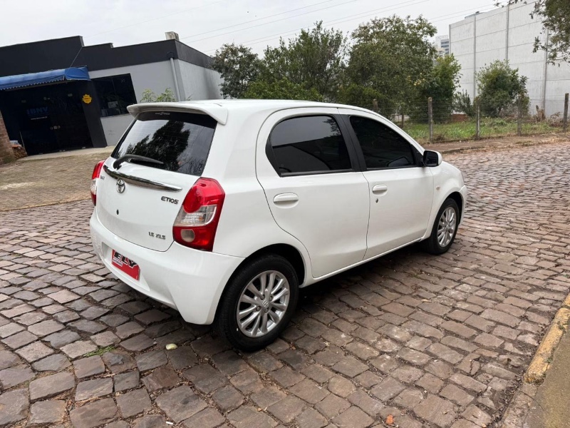 TOYOTA ETIOS 1.5 XLS 16V 2013/2013 ELY AUTOMÓVEIS LAJEADO / Carros no Vale