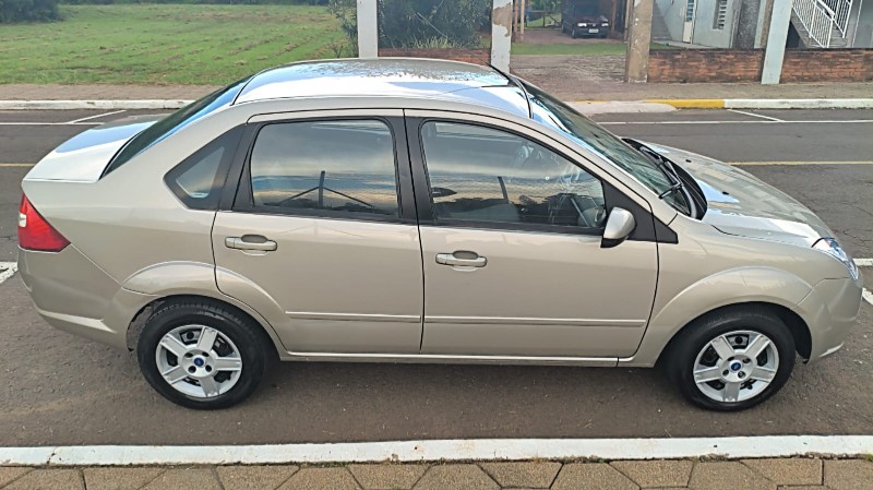 FORD FIESTA 1.0 SEDAN 8V 2008/2008 ADRIANO VEÍCULOS CRUZEIRO DO SUL / Carros no Vale