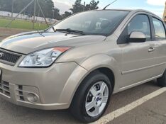 FORD FIESTA 1.0 SEDAN 8V 2008/2008 ADRIANO VEÍCULOS CRUZEIRO DO SUL / Carros no Vale
