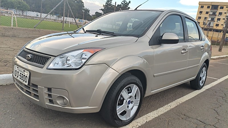 FORD FIESTA 1.0 SEDAN 8V 2008/2008 ADRIANO VEÍCULOS CRUZEIRO DO SUL / Carros no Vale