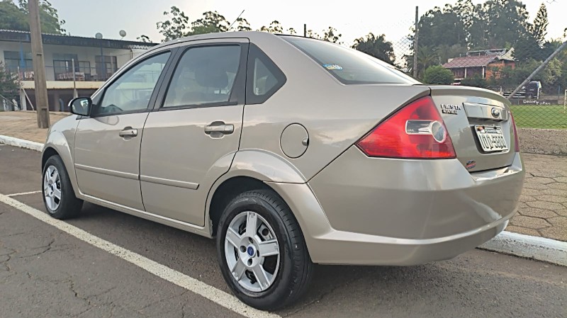 FORD FIESTA 1.0 SEDAN 8V 2008/2008 ADRIANO VEÍCULOS CRUZEIRO DO SUL / Carros no Vale