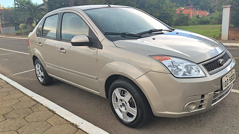 FORD FIESTA 1.0 SEDAN 8V 2008/2008 ADRIANO VEÍCULOS CRUZEIRO DO SUL / Carros no Vale