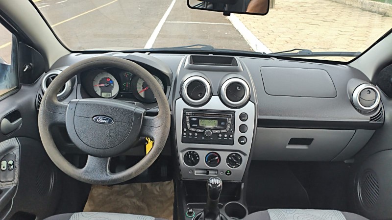 FORD FIESTA 1.0 SEDAN 8V 2008/2008 ADRIANO VEÍCULOS CRUZEIRO DO SUL / Carros no Vale